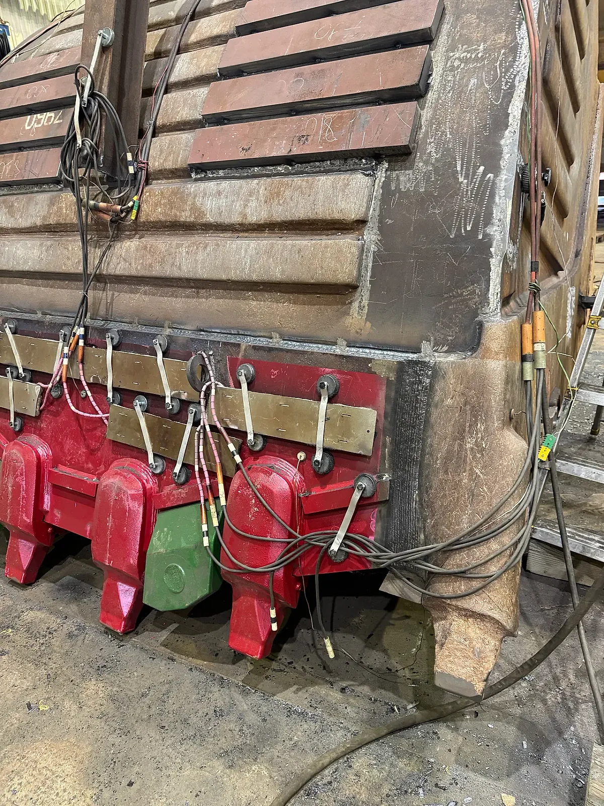 On-site welding on a Komatsu PC2000